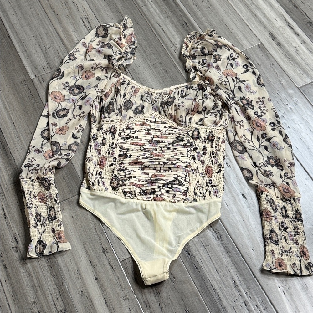 FREE PEOPLE BRUNCH DATE BODYSUIT IVORY FLORAL PUFF SLEEVE SMOCKED CORSET TOP NWT - Picture 3 of 12
